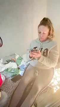 Snapshot of amandatheblondewife chatting on 16, 12, 2025 amandatheblondewife online show from 16, 12, 2025