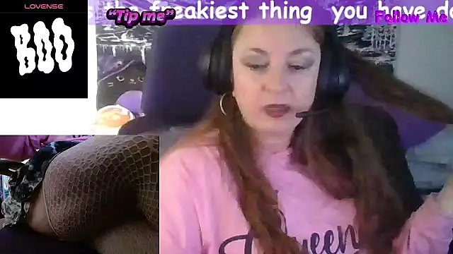 SuzieReigns1 online show from 10, 10, 2025