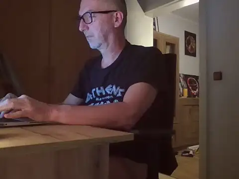 Snapshot of SilkenQuip chatting on 6, 10, 2025 SilkenQuip online show from 6, 10, 2025