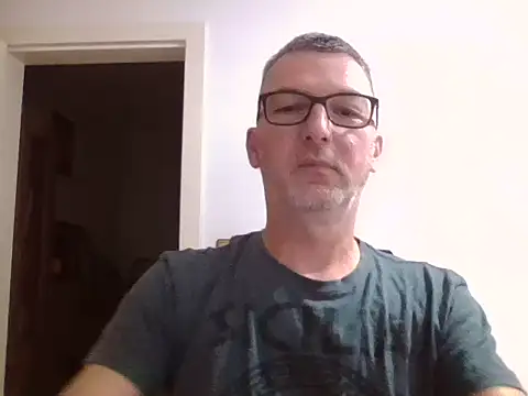 Snapshot of SilkenQuip chatting on 8, 10, 2025 SilkenQuip online show from 8, 10, 2025