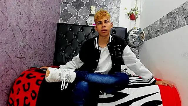 sexyboys cutex18 online show from 28, 3, 2026