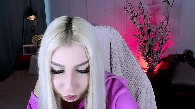 EvelynnLuxe online show from 17, 10, 2025