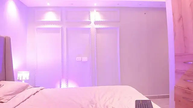 ShanonFox1 online show from 5, 10, 2025