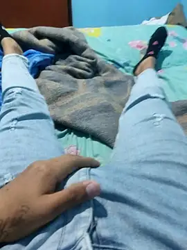 Snapshot of luisyandrea chatting on 8, 11, 2025 luisyandrea online show from 8, 11, 2025