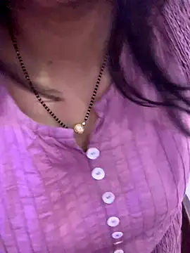 Snapshot of bindiyarani01 chatting on 14, 10, 2025 bindiyarani01 online show from 14, 10, 2025