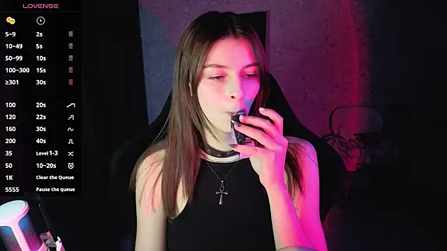kitti sweett online show from 20, 6, 2026