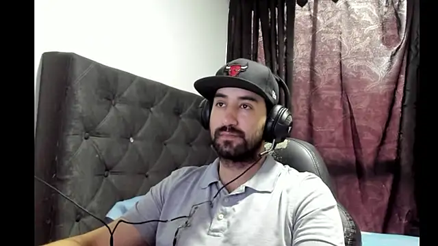 Snapshot of coolfriki chatting on 15, 11, 2025 coolfriki online show from 15, 11, 2025