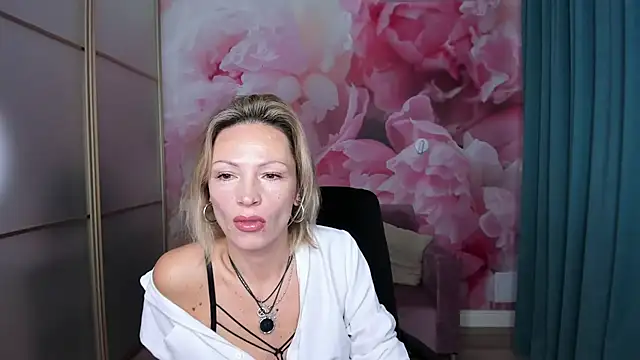 Snapshot of AlinaMoor chatting on 24, 10, 2025 AlinaMoor online show from 24, 10, 2025