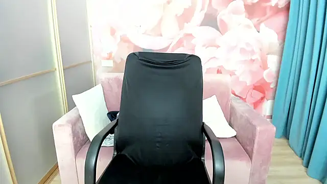 Snapshot of AlinaMoor chatting on 13, 2, 2026 AlinaMoor online show from 13, 2, 2026