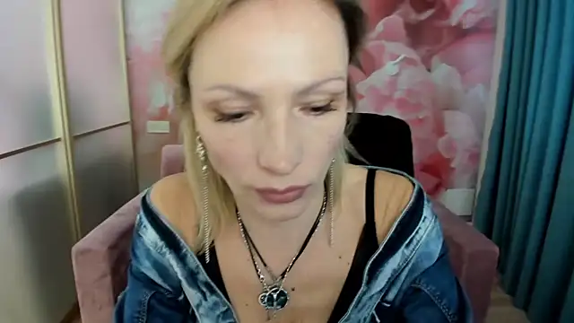Snapshot of AlinaMoor chatting on 16, 2, 2026 AlinaMoor online show from 16, 2, 2026