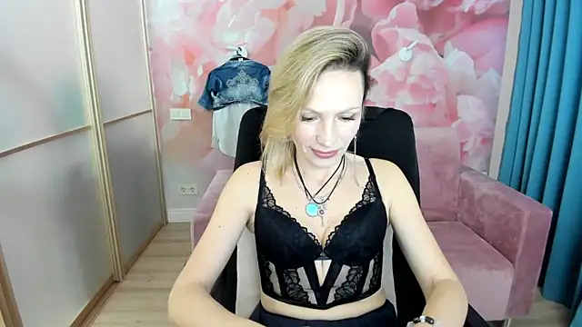 Snapshot of AlinaMoor chatting on 18, 2, 2026 AlinaMoor online show from 18, 2, 2026