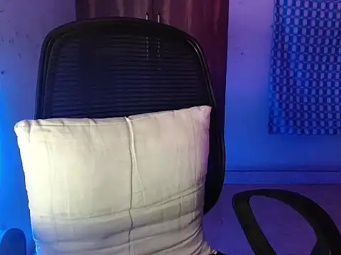 Snapshot of Roiseeee chatting on 8, 3, 2026 Roiseeee online show from 8, 3, 2026