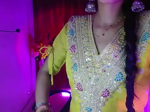 Snapshot of Roiseeee chatting on 8, 4, 2026 Roiseeee online show from 8, 4, 2026