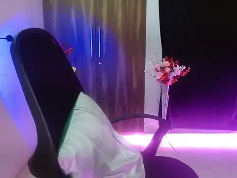 Snapshot of Roiseeee chatting on 12, 4, 2026 Roiseeee online show from 12, 4, 2026