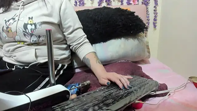 Lunabunnycreamy online show from 15, 1, 2026