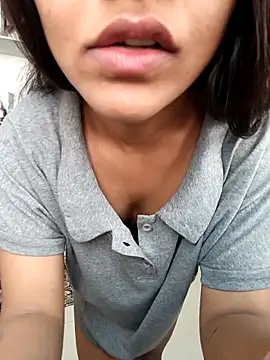 anshika0124 online show from 22, 11, 2025