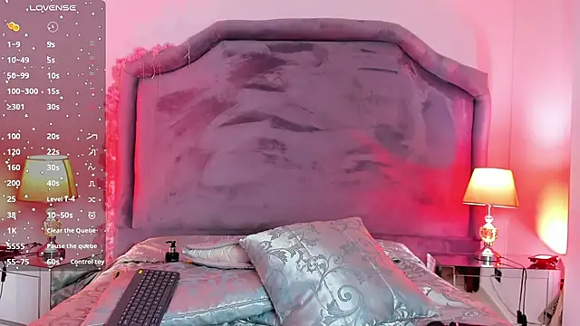 Emma Saylor online show from 5, 11, 2025