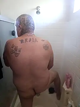 Snapshot of B1GLO chatting on 9, 11, 2025 B1GLO online show from 9, 11, 2025