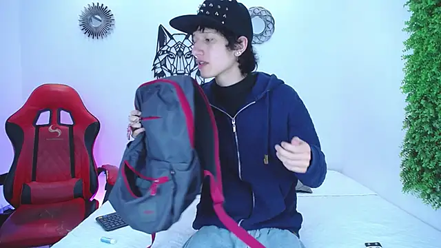 Snapshot of Emo_Boy_ chatting on 12, 11, 2025 Emo Boy online show from 12, 11, 2025