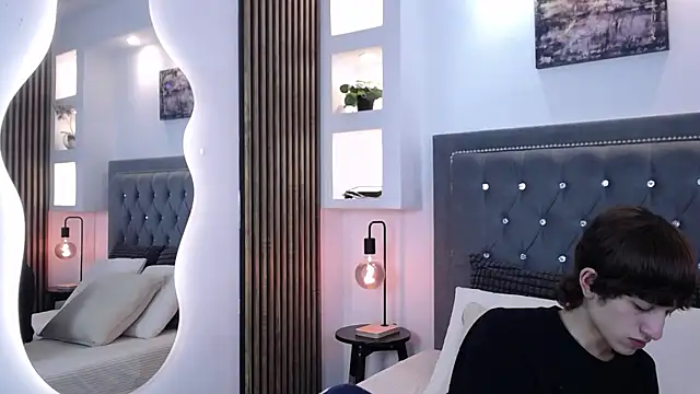 Emo Boy  online show from 1, 4, 2026