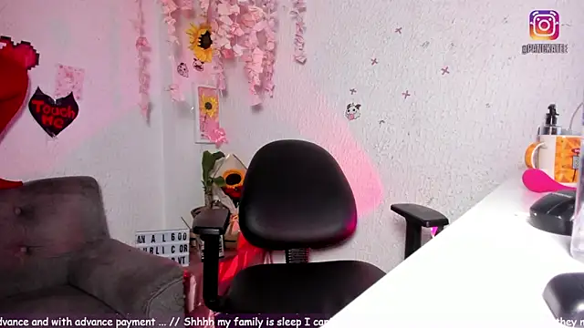 Emilycollei online show from 15, 3, 2026