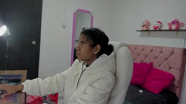 thianahorny online show from 4, 2, 2026