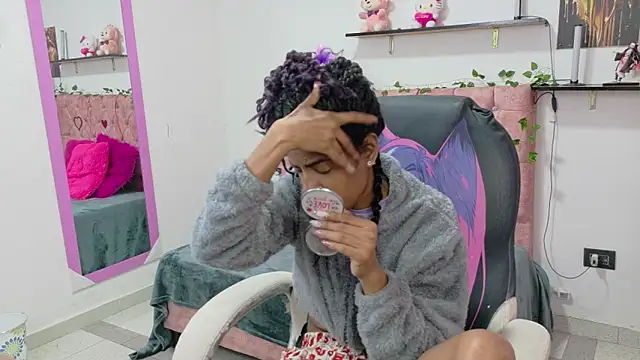 thianahorny online show from 2, 4, 2026