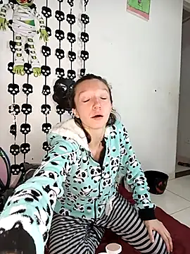 Lucy colee online show from 28, 10, 2025