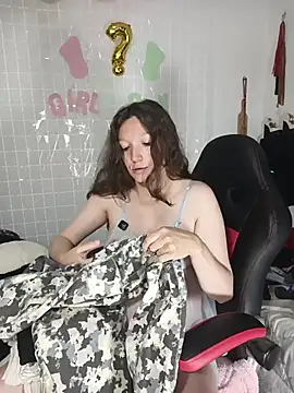 Lucy colee online show from 22, 4, 2026