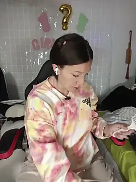 Lucy colee online show from 26, 4, 2026