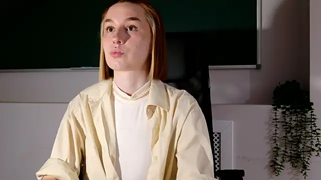 ClaireMathis online show from 14, 5, 2026