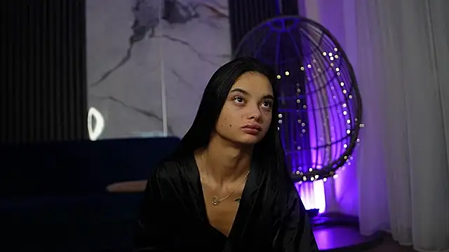 RachelRavee online show from 4, 12, 2025