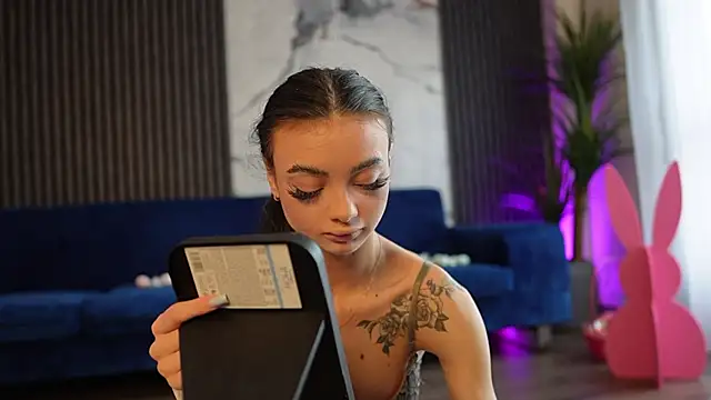 RachelRavee online show from 6, 4, 2026