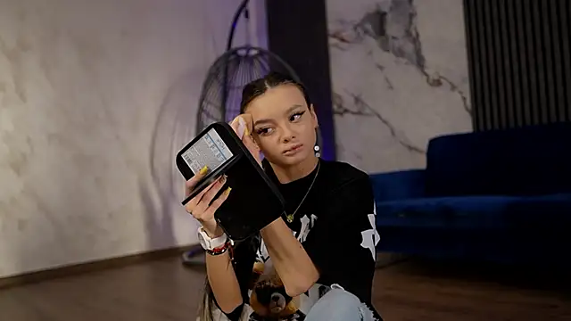 RachelRavee online show from 17, 4, 2026