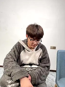 KK-cuteboy online show from 9, 11, 2025