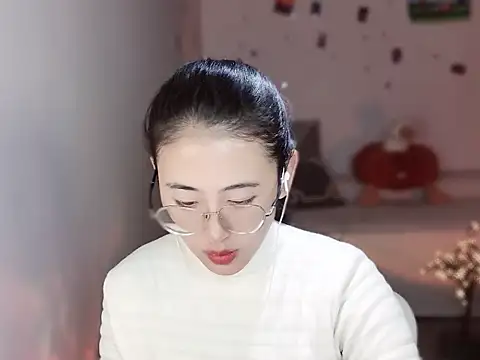 Snapshot of Queena_ chatting on 17, 12, 2025 Queena online show from 17, 12, 2025