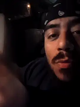 Snapshot of Papiguillermo chatting on 27, 10, 2025 Papiguillermo online show from 27, 10, 2025