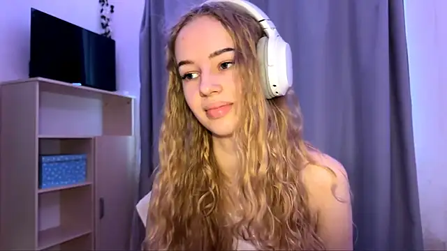 LunaCrave online show from 22, 10, 2025