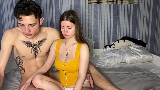 EmiliaCouple online show from 3, 12, 2025