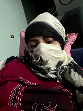 Snapshot of Crazycutiee2 chatting on 4, 11, 2025 Crazycutiee2 online show from 4, 11, 2025