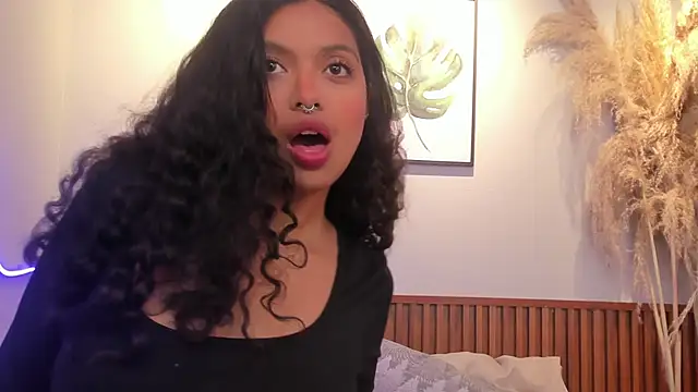 Snapshot of MIAHIVANOV chatting on 4, 11, 2025 MIAHIVANOV online show from 4, 11, 2025