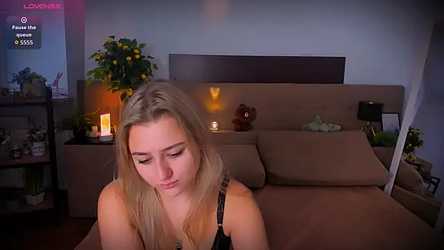 Lulu   Moon online show from 7, 11, 2025