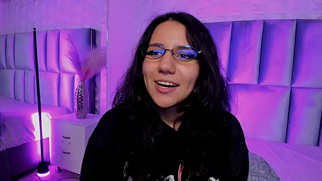 HollyPeach online show from 21, 4, 2026