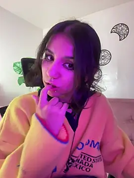 Snapshot of HollyPeach chatting on 21, 7, 2026 HollyPeach online show from 21, 7, 2026