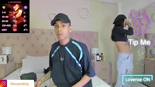 Snapshot of DerryAndIzzy chatting on 7, 11, 2025 DerryAndIzzy online show from 7, 11, 2025