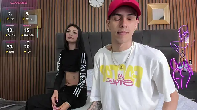 Snapshot of DerryAndIzzy chatting on 20, 11, 2025 DerryAndIzzy online show from 20, 11, 2025