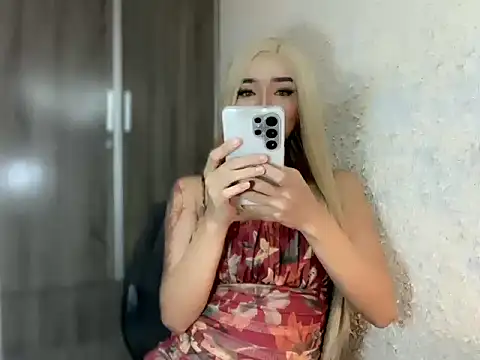 Snapshot of TinyTemptress chatting on 27, 3, 2026 TinyTemptress online show from 27, 3, 2026