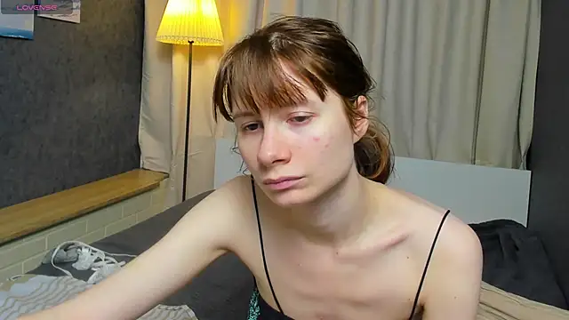 EvelynJin  online show from 21, 10, 2025