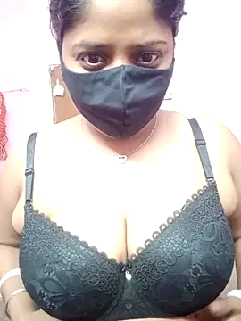 Snapshot of Chumu-quien chatting on 20, 10, 2025 Chumu-quien online show from 20, 10, 2025