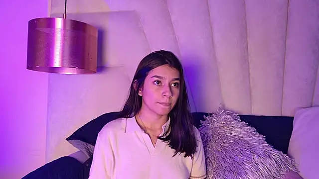 AlyssaRay online show from 17, 11, 2025